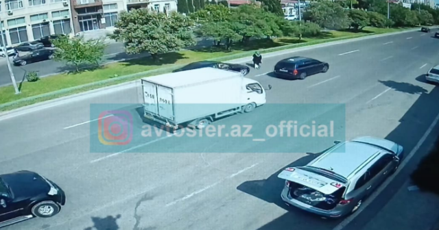 Paytaxtda “Mercedes” yaşlı qadını belə vurdu – ANBAAN VIDEO
