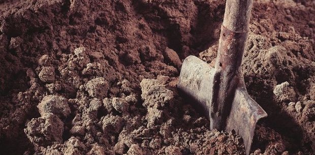 BAKIDA DƏHŞƏTLİ CİNAYƏT: Ata 13 yaşlı qızının sevgilisini boğub məzarlıqda basdırdı