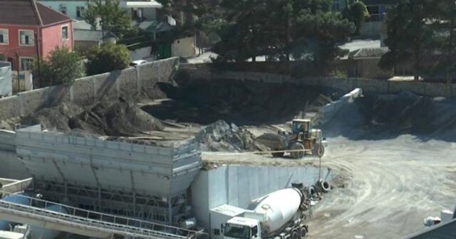 “Beton zavod səhərə qədər işləyir, yaşamaqdan bezmişik” – Video