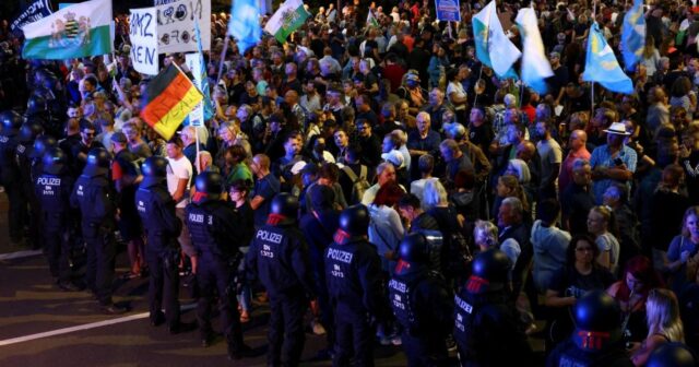 Almaniyada əhali hökuməti istefaya çağırdı