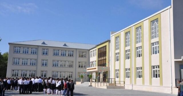 Direktor müəllimlərdən pul tələb edir – SƏS YAZISI