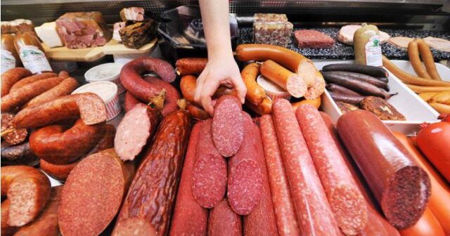 Məşhur kolbasa məhsulları yararsız çıxdı – 17 min ton məhv edildi