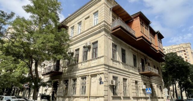 “Rüşvətxor məmurlar tarixi fasadı dəyişməyə şərait yaradırlar” – FOTOLAR