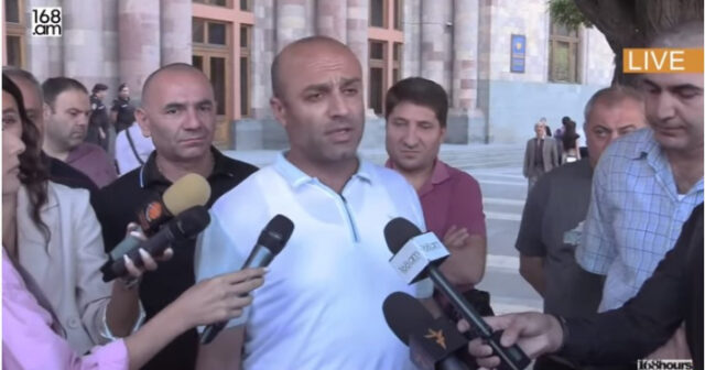 İrəvanda sahibkarlar hökumət binası qarşısında etiraz aksiyası keçiriblər