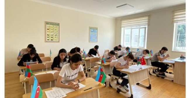 “Nar”ın dəstəyilə 10 abituriyent tələbə adını qazandı