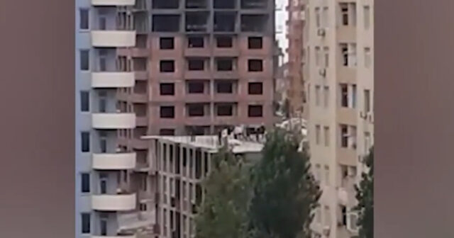 Bakıda bir qrup şəxs intihara cəhd etdi – VİDEO