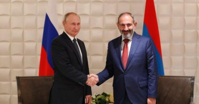 Paşinyan Vladimir Putinlə telefonla danışıb