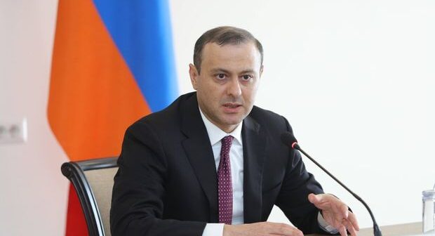 Armen Qriqoryan Qarabağa qanunsuz səfərinə görə Azərbaycandan üzr istədi