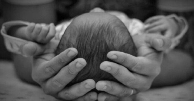 Bakıda ana uşaq doğan 13 yaşlı qızından və nəvəsindən İMTİNA ETDİ