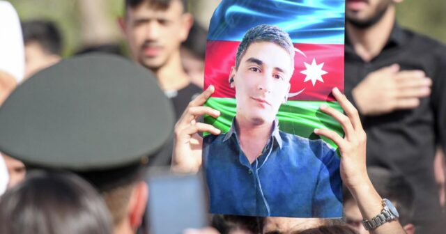 Məşhurlar uşaq evində böyüyən Səbuhinin yas mərasimində – VİDEO