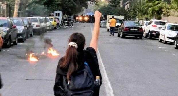 Tehranlı narazı qadınların şüarı – “Diktatora ölüm” + VİDEO