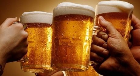 Həkimdən xəbərdarlıq: Pivə infarkta səbəb olur