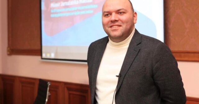 Sosial şəbəkələrdə saxta xəbərlərə qarşı necə mübarizə aparaq? – Hacıbəy Heydərli yazır