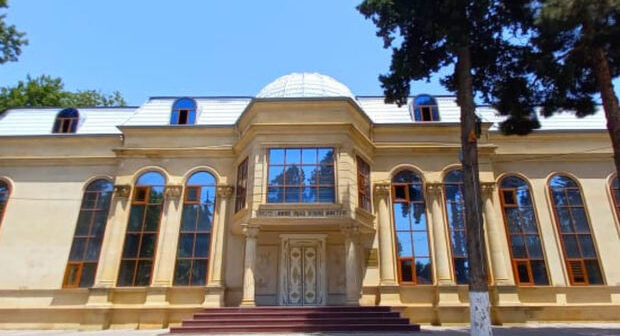 Göyçay Uşaq Musiqi Məktəbinin işçiləri etiraz edərək yeni direktoru qovublar