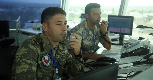 Hərbi pilotlar döyüş tapşırıqlarını icra etdilər – VİDEO