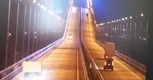 Krım körpüsünü partladan TIR və partlayış anı – VİDEO
