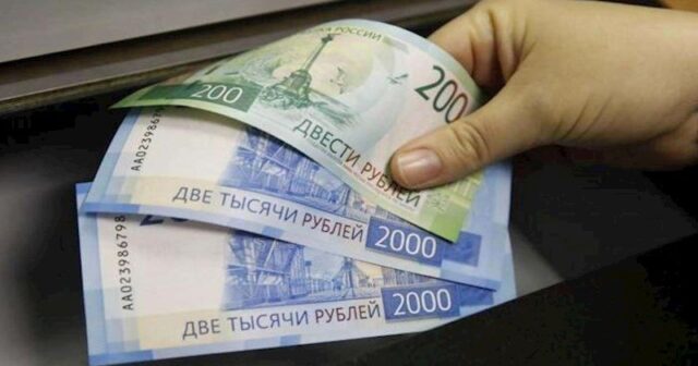 Rusiyada əmək haqqı azalıb – Son statistika