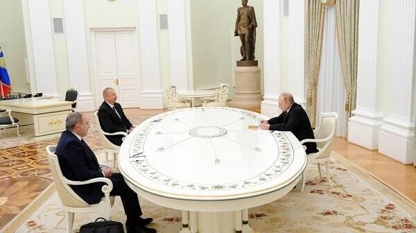 Putin Əliyevlə Paşinyanı görüşə dəvət etdi