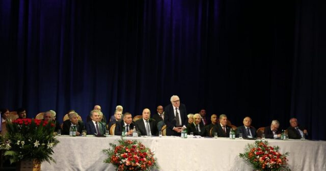 Anar yenidən Azərbaycan Yazıçılar Birliyinin sədri seçilib