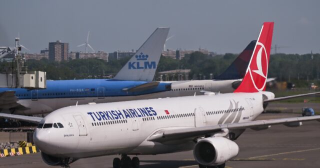 Bakı-İstanbul təyyarəsi təcili eniş etdi