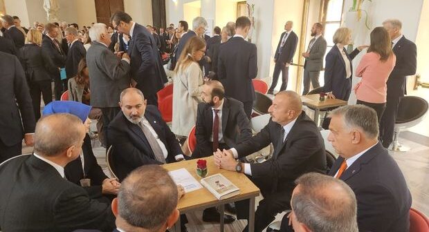 Prezidentlərin görüşündəki kitab diqqət çəkdi – Foto