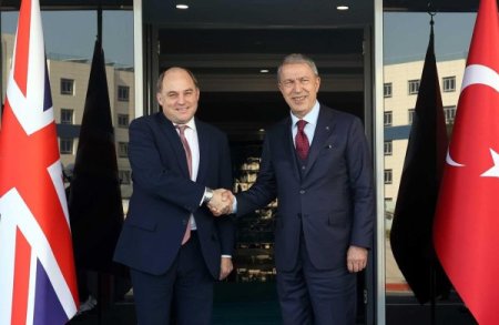Türkiyə və İsrailin müdafiə nazirləri görüşüb