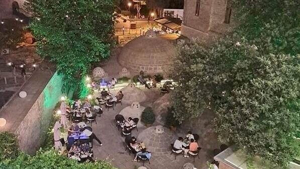 Bakıda tarixi hamamın üzərində restoran… – Memar