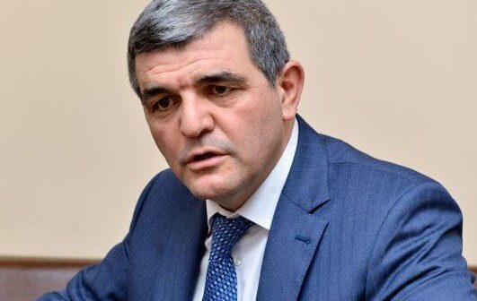 “Müəllimi elə sındırıblar ki, uşağa söz deməyə risk etmir” – Deputat məktəbdəki davadan danışdı