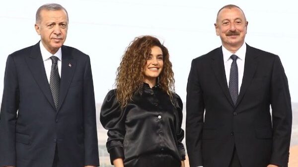 Çinarə Prezidentin onu səhnəyə dəvət etməsindən danışdı – VİDEO