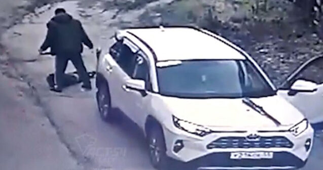 Rusiyalı deputat azyaşlını maşınla vurub qaçdı – Video