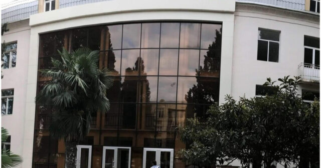 Gəncədə poliklinikanın tavanı çökdü: İşçilər və pasiyentlər təxliyə olunub