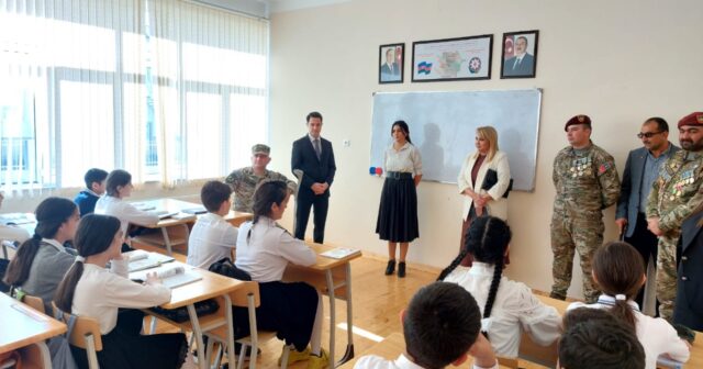 Təhsil işçiləri Aşağı Güzdək qəsəbəsindəki 2 nömrəli tam orta məktəbdə görüş keçiriblər