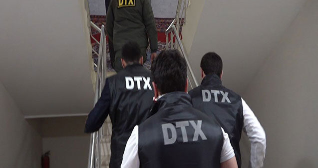 DTX Mədəniyyət Nazirliyində əməliyyat keçirir, saxlanılanlar var