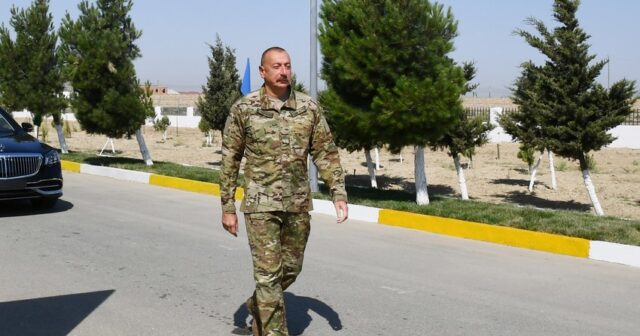 Prezident Füzulidə Zəfər Günü münasibətilə hərbçiləri təbrik edib