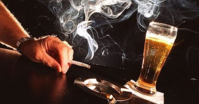 Sərxoş olanda niyə daha çox siqaret çəkmək istəyirik?