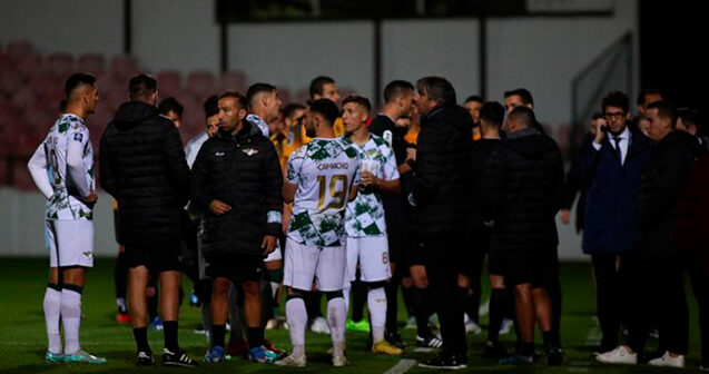 Futbolda qəribə olay – Matça 72 dəqiqə əlavə edildi