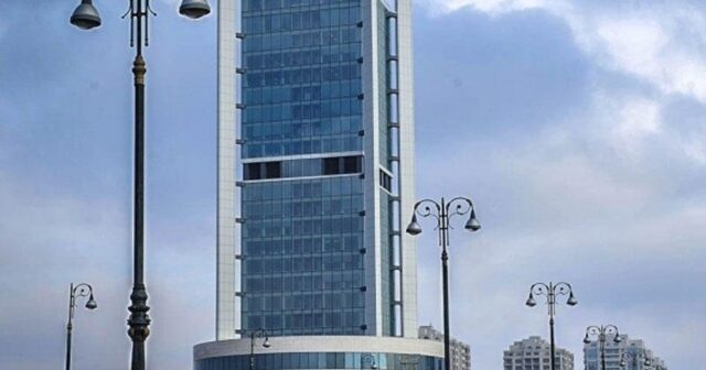 NEFT FONDU 8 MİLYARDDAN ÇOX ZİYAN EDİB – İQTİSADÇI ÇIXIŞ YOLU GÖSTƏRDİ