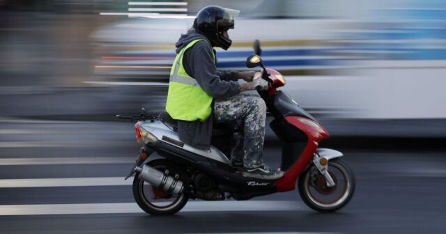 Moped sürücülərinin diqqətinə: sürücülük vəsiqəsi tələb olunacaq