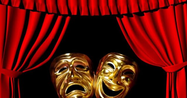 TEATRLARDA MƏKTƏBLİ İZDİHAMI