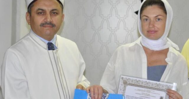 Azan səsindən təsirlənən ukraynalı qadın müsəlman oldu