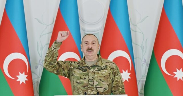İlham Əliyev Şuşada hərbçilər qarşısında çıxış etdi -FOTO