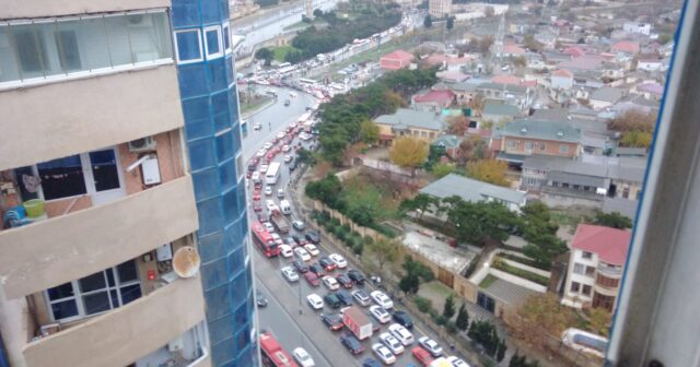 BAKININ BU YOLUNDA HƏR GÜN İŞGƏNCƏ YAŞANIR – FOTO