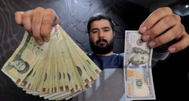 İRAN BAZARINDA DOLLARIN QİYMƏTİ REKORD HƏDDƏ…