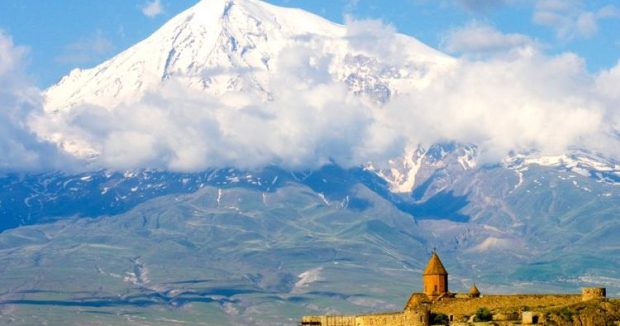 Türkiyənin ən yüksək zirvəsi Ağrı dağı