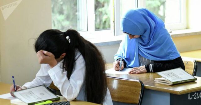 MƏKTƏBLƏRDƏ DİN DƏRSLƏRİ KEÇİRİLSİN