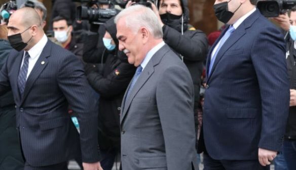 Vasif Talıbov uzunmüddətli məzuniyyətə göndərildi