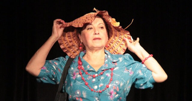 Teatrdan çıxarılan 65 yaşlı aktrisa: “Xəstə adam 320 manatla necə dolansın?”