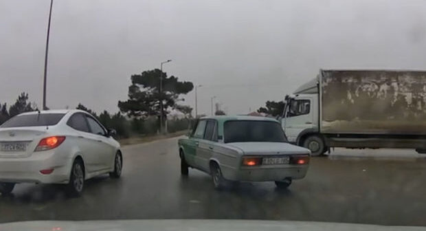 Bakıda narkotik qəbul edən sürücü polisdən qaçıb qəza törətdi – FOTO + ANBAAN VİDEO
