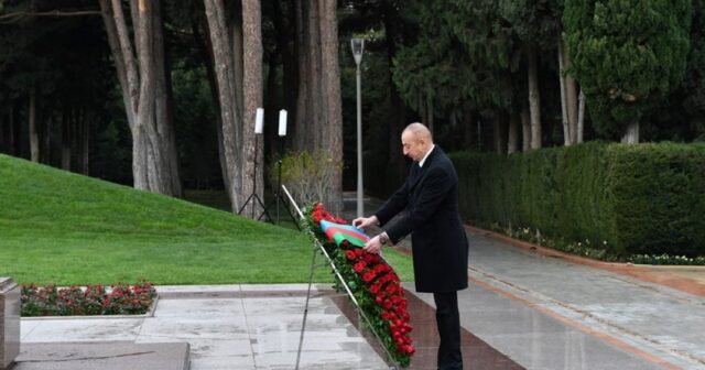 İlham Əliyev Heydər Əliyevin məzarını ziyarət etdi