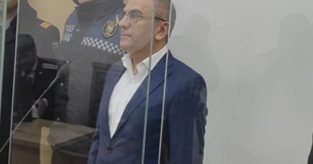 Alimpaşa Məmmədovun oğlu məhkəmə zalından çıxarılıb